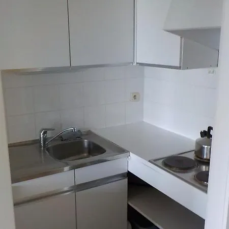 In Laguna Beach, Apartmán